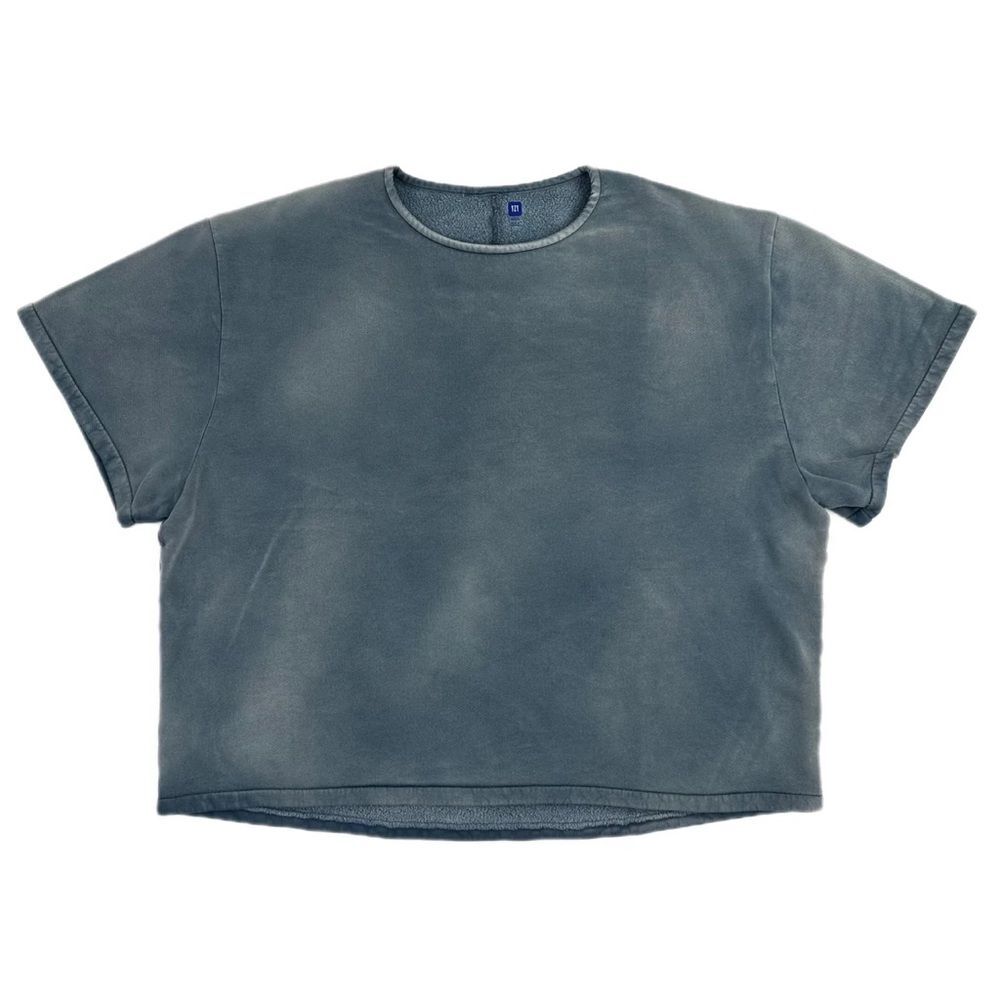 Yeezy fleece yoke shirt blue stone size Large. Fit very big

Brand new in bag